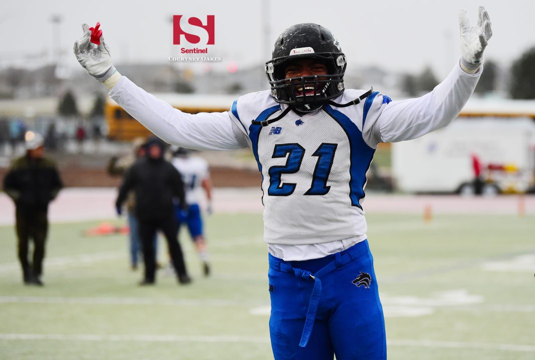 Football Grandview digs in late, gets by Eaglecrest in 5A quarterfinal