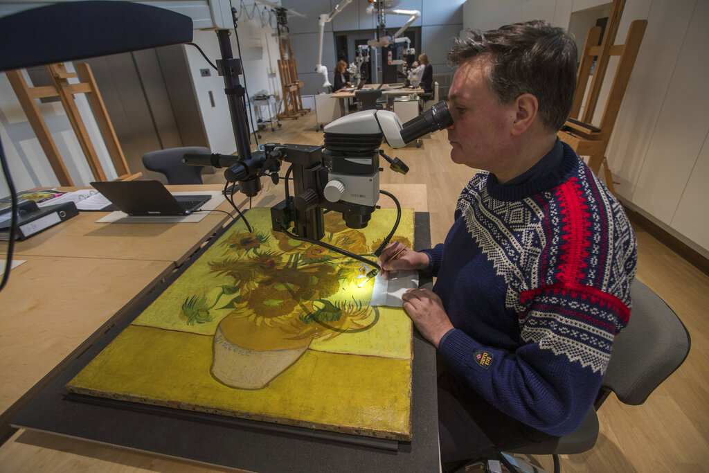 Van Goghs Sunflowers Staying Put In Amsterdam Museum