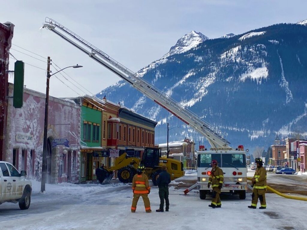 Historical Silverton building fire cuts town's power, internet, phones