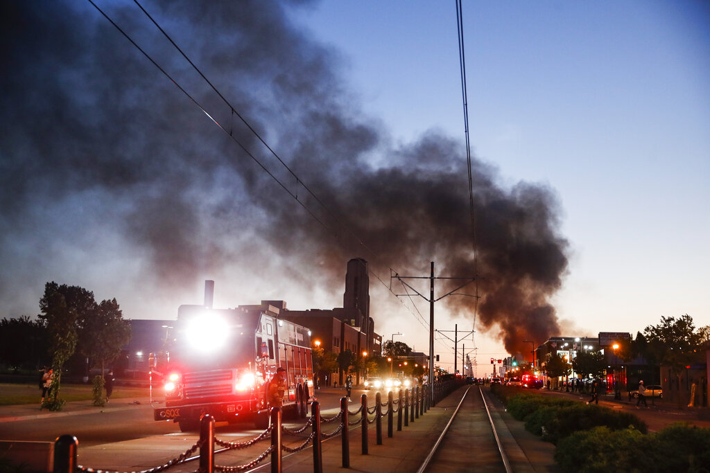 Minneapolis Police Station Torched Amid George Floyd Protest — GALLERY ...