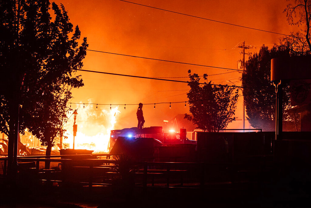 'Evacuate now:' Wildfires grow in Oregon as 500K flee - Sentinel Colorado