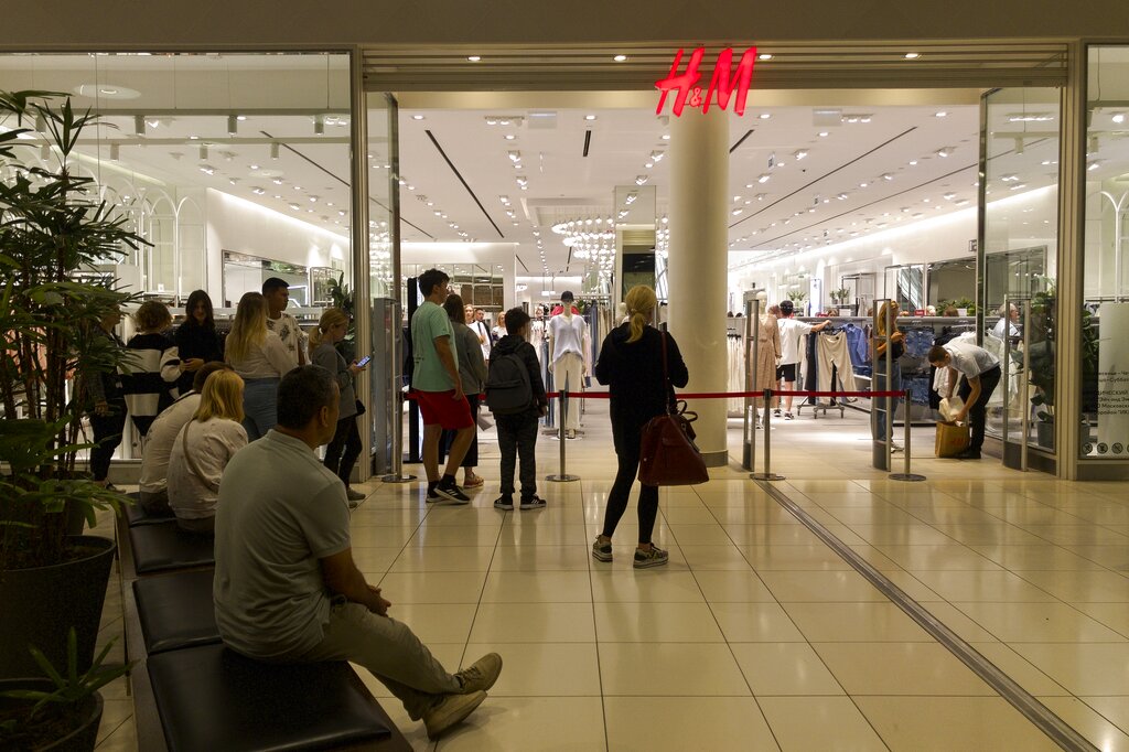 Russians buy last goods from H&M, IKEA as stores wind down - Sentinel  Colorado