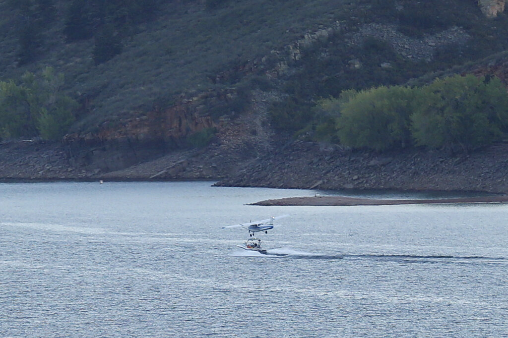 Small plane buzzes boaters in Horsetooth Reservoir before crashing